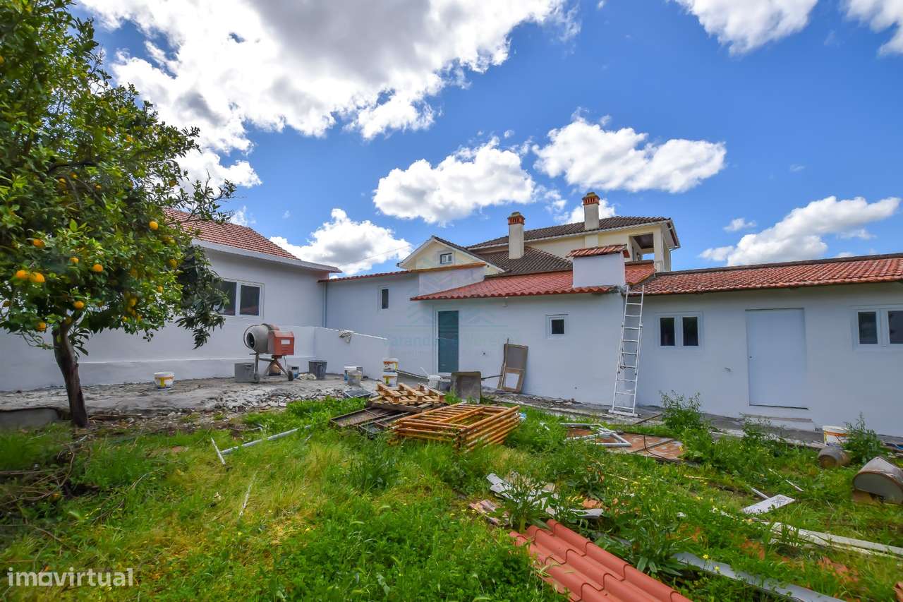 Moradia T3 remodelada com Anexos, Garagem e Poço.-36