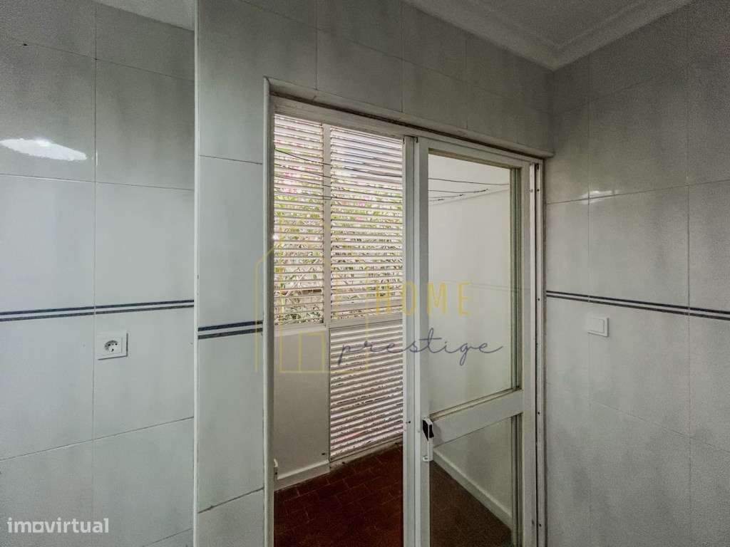 Fantástico Apartamento T2 Remodelado no Monte da Caparica-12