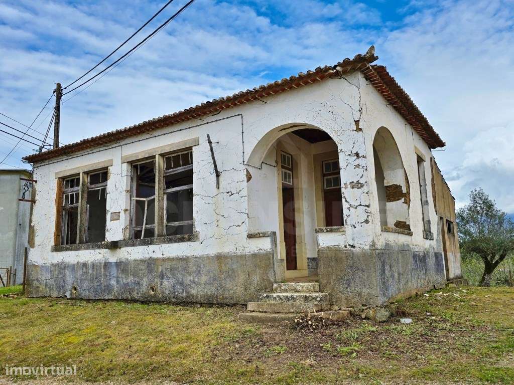 Antiga Escola Primária com projeto aprovado para moradia T2+1 em Tomar - Grande imagem: 4/22