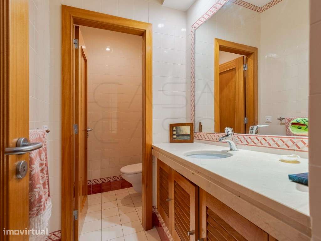 Moradia em Condomínio Fechado com Piscina e Terraço Privativo | A 1...-13