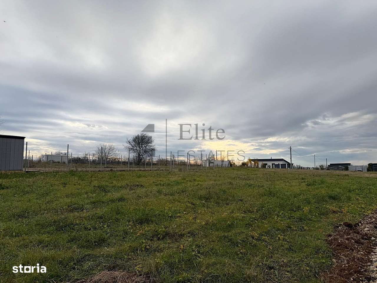 Teren intravilan de vanzare in Apateu | Dublu front-0