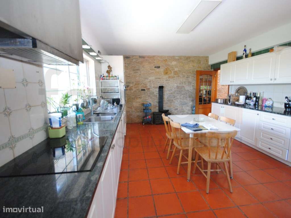 Moradia T5 em Lote Urbano de 5.135m2-52