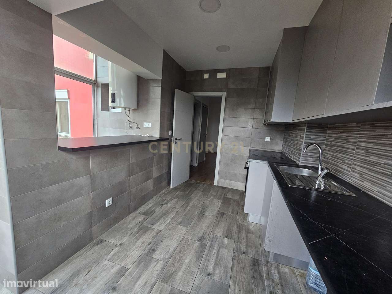 Apartamento Renovado T2 em Mina de Água, Amadora - Grande imagem: 2/18