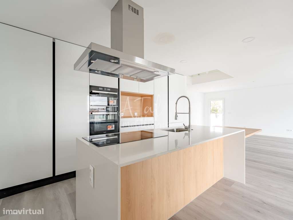 Moradia geminadaT4 em Vale de Milhaços/Corroios - Grande imagem: 4/20