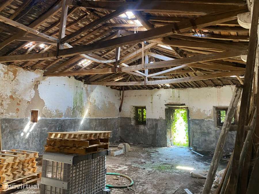 Grande moradia para recuperar, vistas desafogadas, São Gregório-16