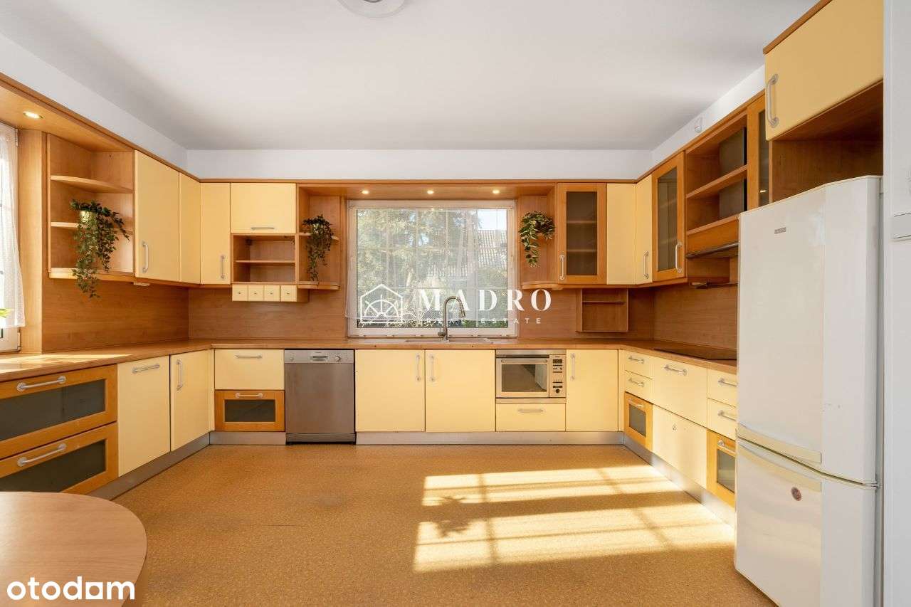 Warszewo | Duży dom z basenem na pięknej działce-10