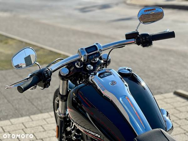Harley-Davidson Softail Breakout - 17