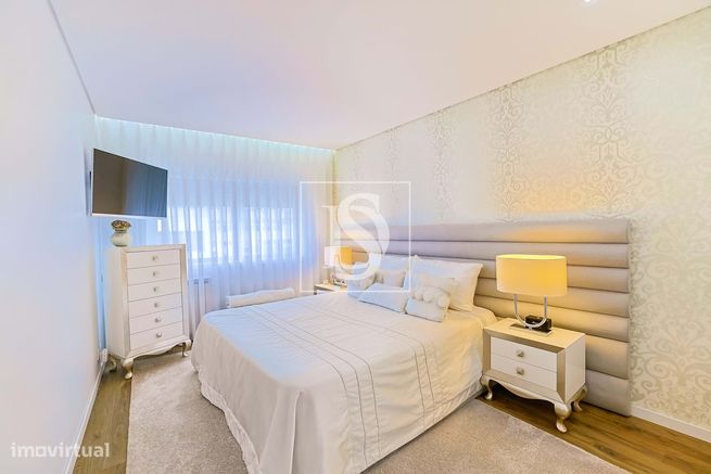 T3 c/ NOVO, Mobilado, c/ Terraço, Churrasqueira e Duas Garagens – Cent-9
