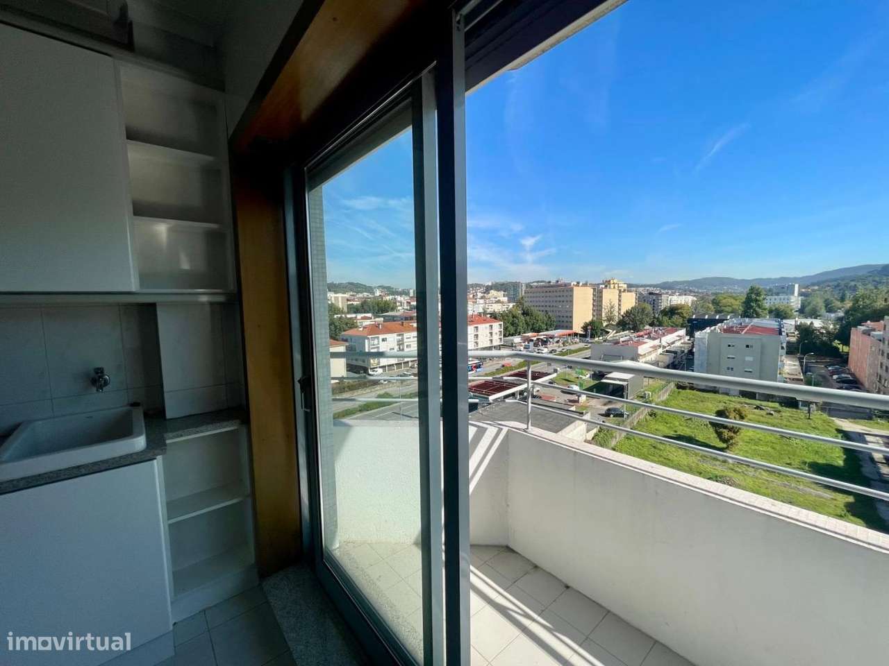 Apartamento T5 Duplex com Terraço, Lareira e Garagem em Zona Premium-10