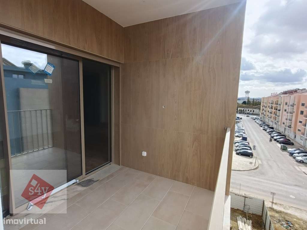 Dúplex com Terraço e Box - Novo - Montijo!-10
