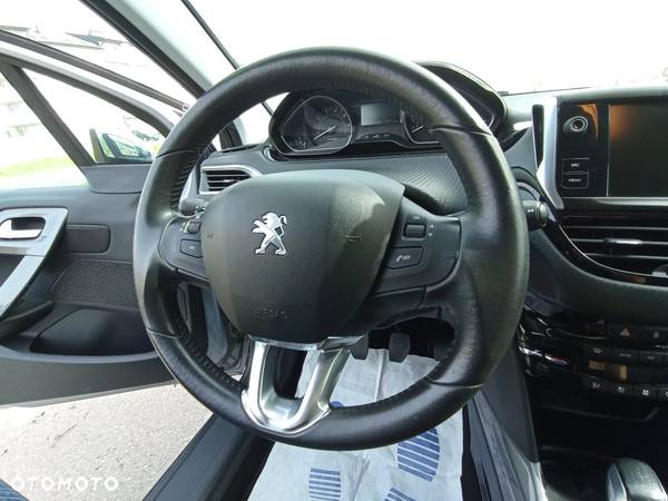 Peugeot 2008 1.2 Pure Tech Style EU6 - 27