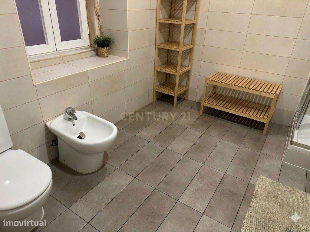 Apartamento T9 para Venda - com Rendimento Garantido - Grande imagem: 3/18