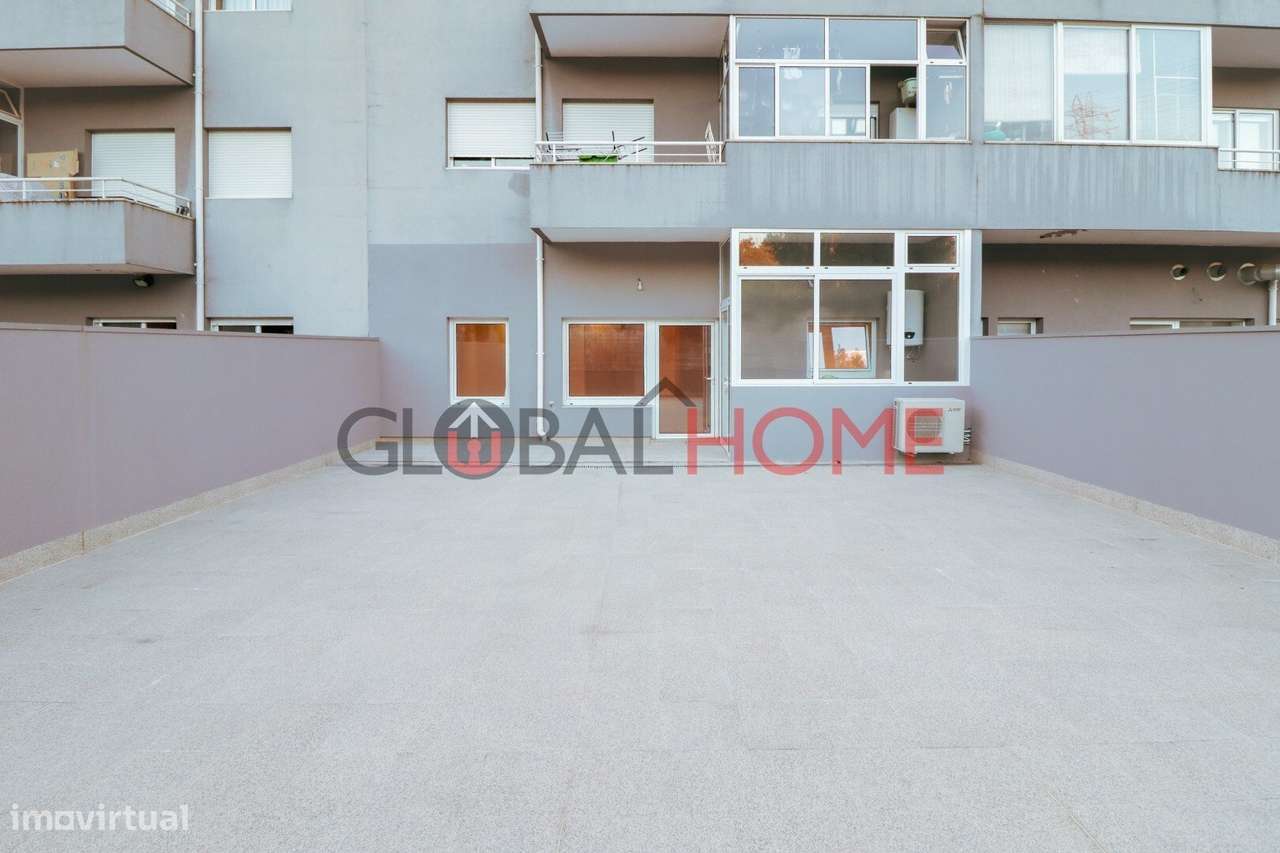 Apartamento T2 Renovado com Terraço em Fânzeres-15