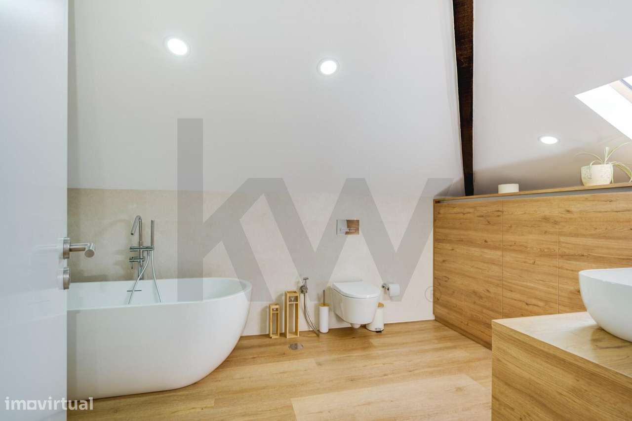 Fabulosa Moradia T4 com Piscina e Espaço Exterior-28