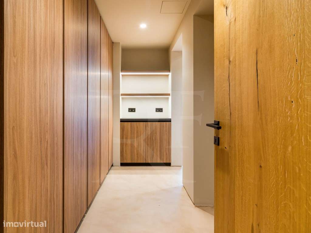 Moradia T5 com acabamentos de luxo e vista panorâmicas sobre a Baia...-15