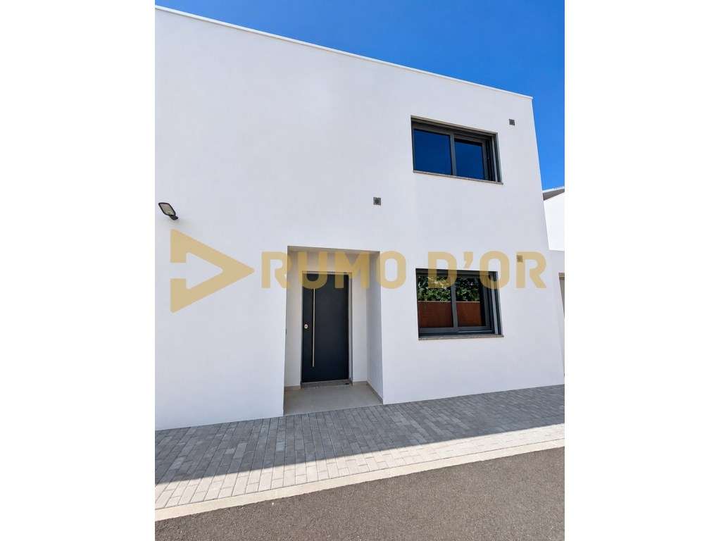 Moradia T4, garagem e piscina em Condomínio privado Albufeira-8