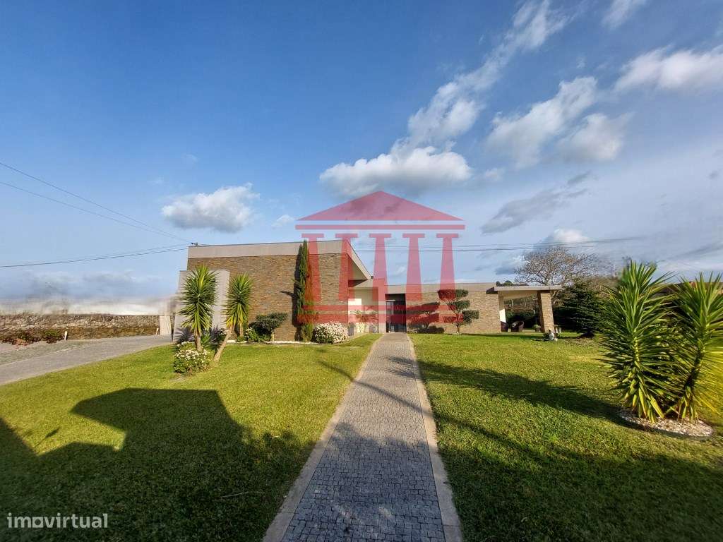 MORADIA TÉRREA SEMINOVA-5