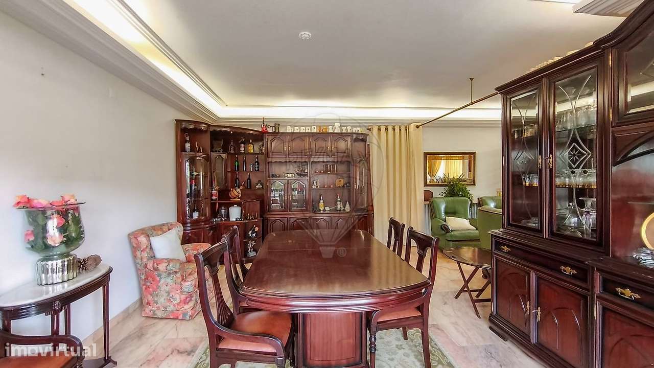 Moradia T6 para venda-6