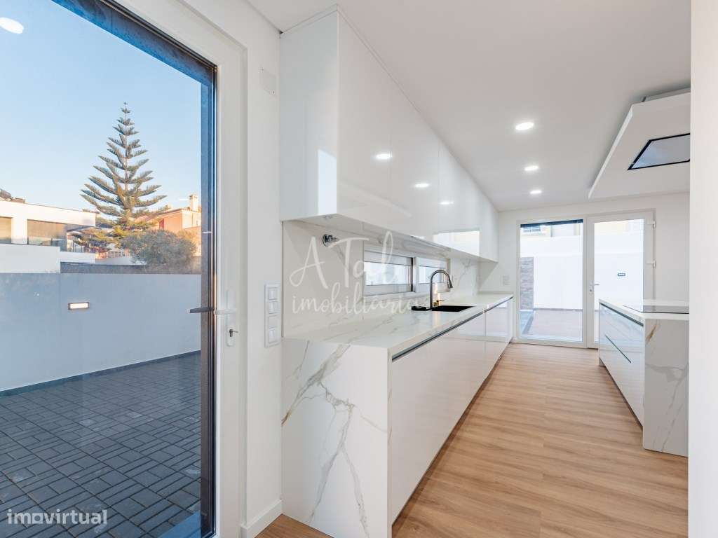 Moradia V4 com piscina em Azeitão-27