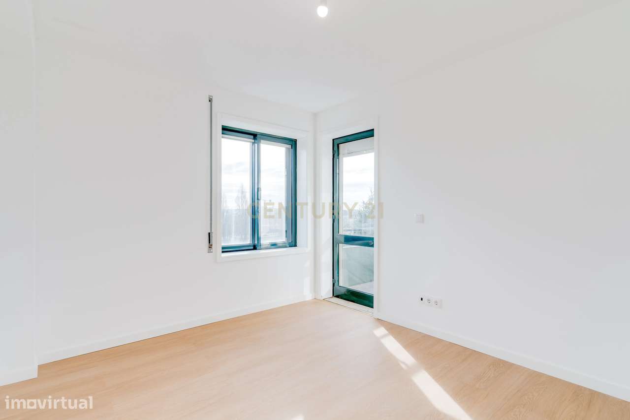 Apartamento T3 em Arrifana-11