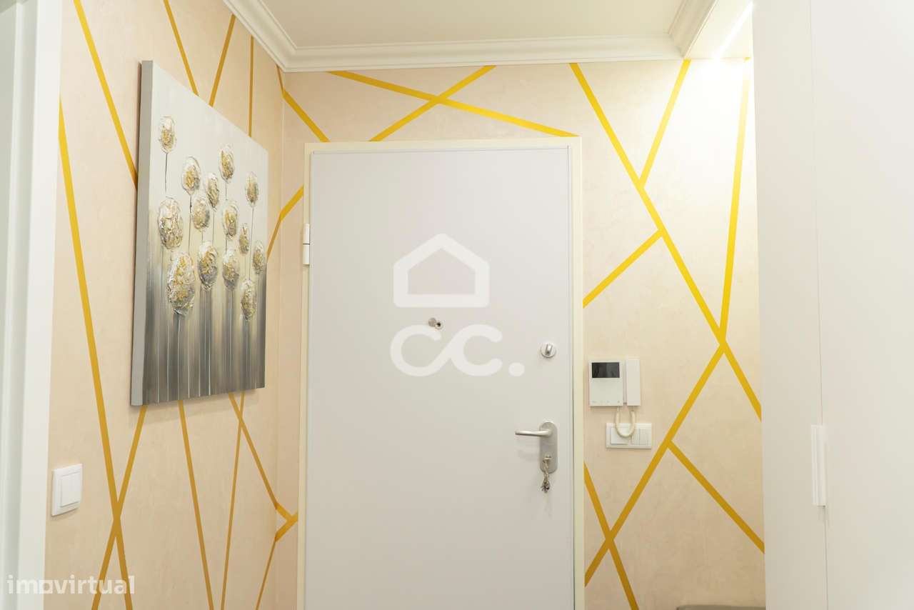 Apartamento T2  Renovado Alfornelos/ Metro-31