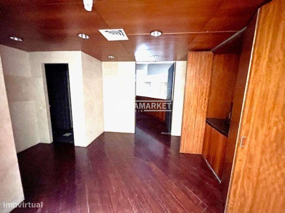 Prédio da banca destinado a serviços composto por 2 pisos com 336 m2 s - Grande imagem: 4/6