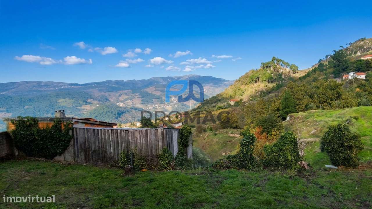 Moradia V3 para Recuperar em São Martinho de Mouros-22