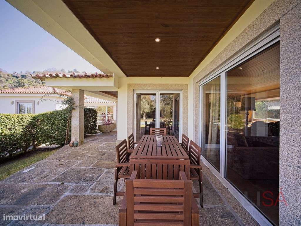 Moradia com piscina, jardim e bosque localizada na Encosta do Bom J...-32