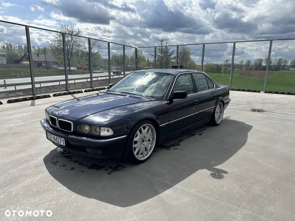 BMW Seria 7 740i - 10