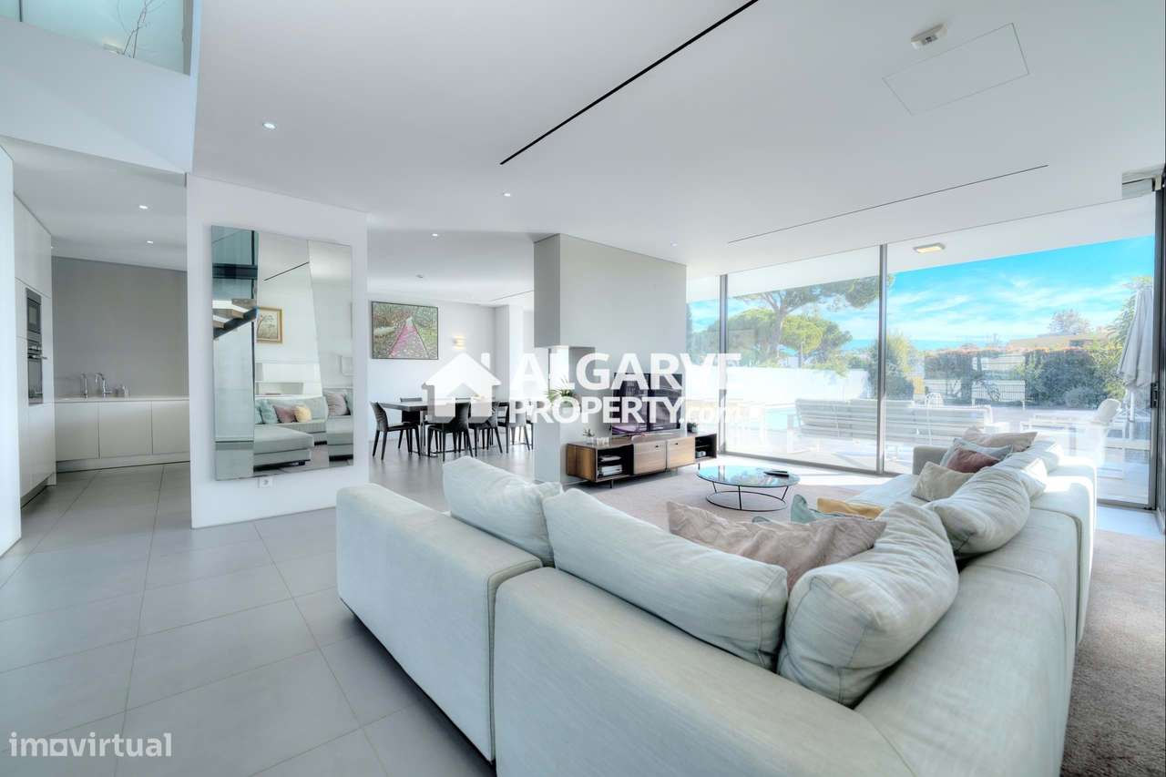 Exclusiva Moradia Contemporânea V6 de Luxo em Vilamoura - Grande imagem: 2/55