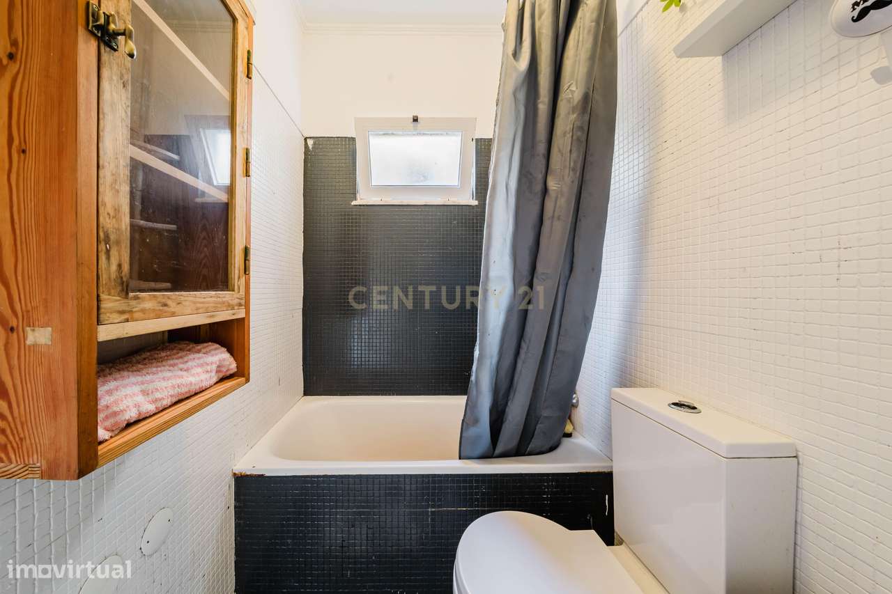 T2 com Amplo Terraço Privativo em Lisboa-13