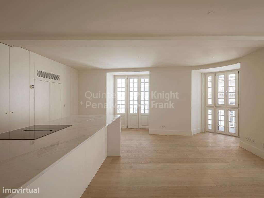 Apartamento T2 Com Marquise E Garagem Nos Restauradores Lisboa