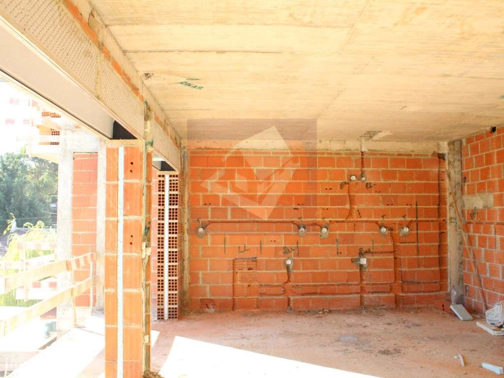 Moradia V3 em construção no Bairro do Girassol, Ramada-6