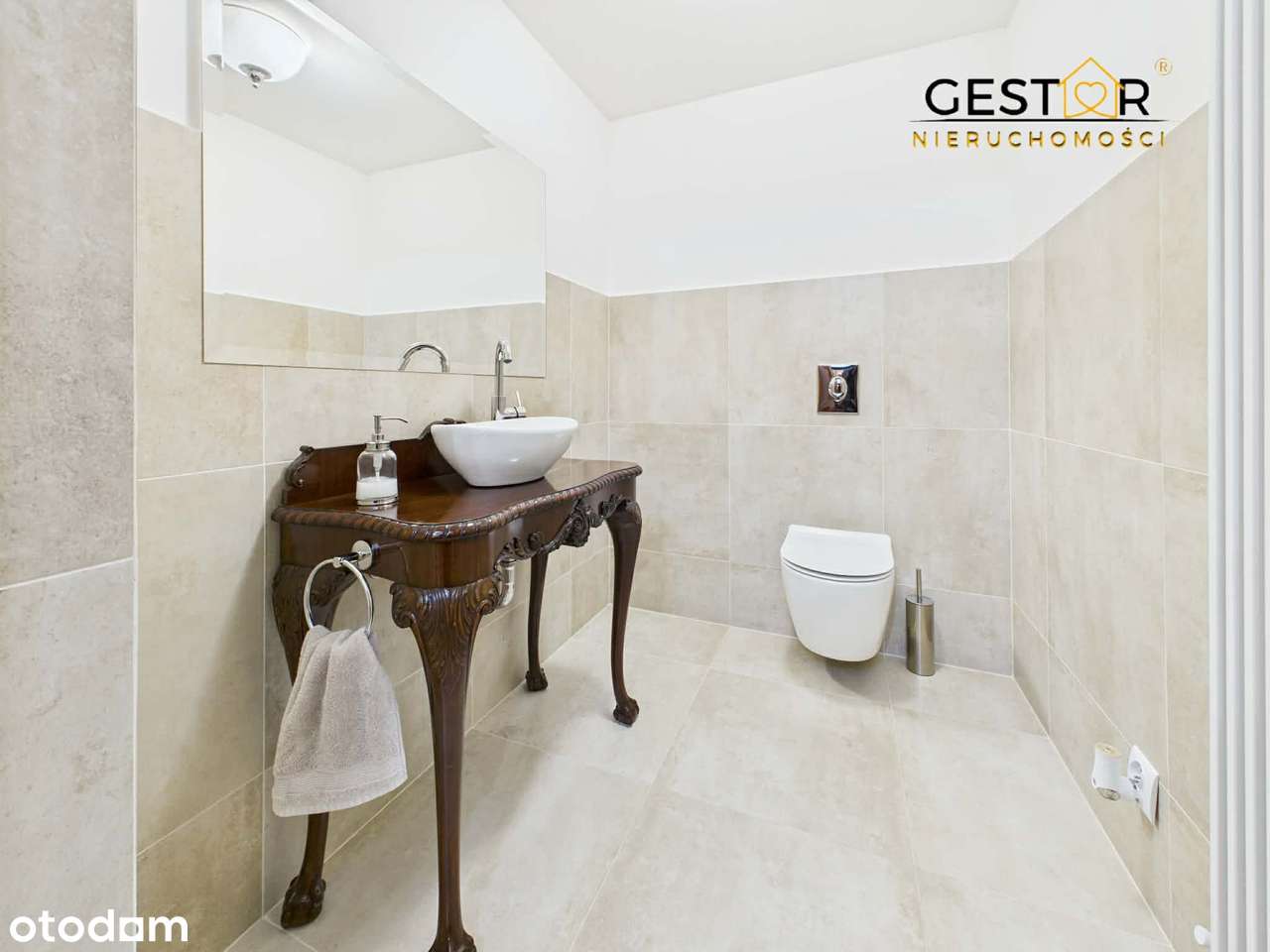 Dom z pięknym ogrodem i stawem_działka 5 739 m²_taras_pompa ciepła - Pełny obrazek: 5/17