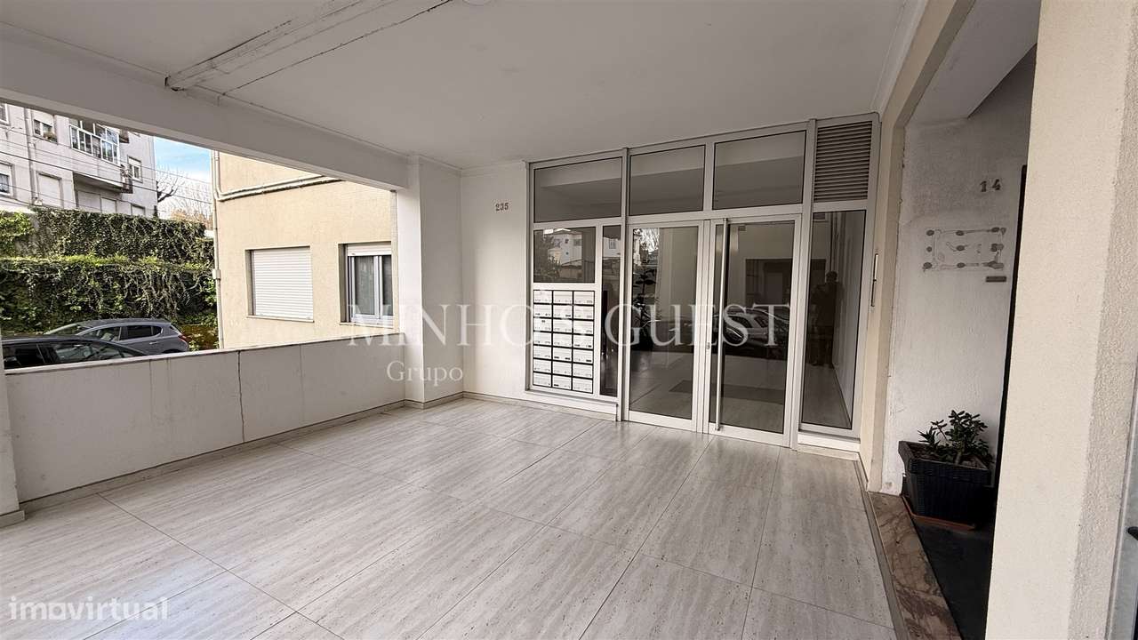 Apartamento T2 (Pronto Habitar) c/ elevador e garagem - Tribunal de Br-19
