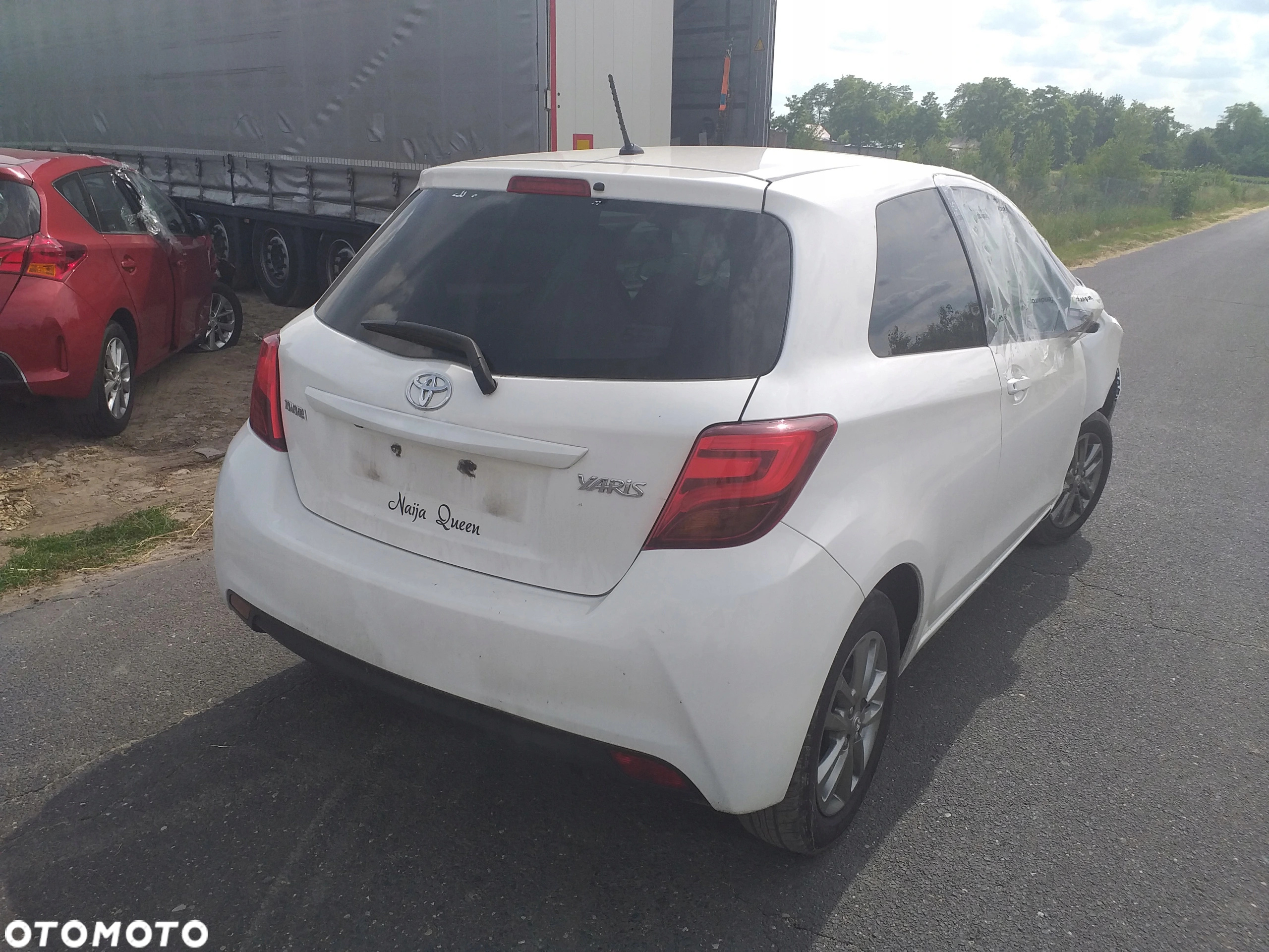 Toyota Yaris III listwa osłona progowa nakładka 3D - 2