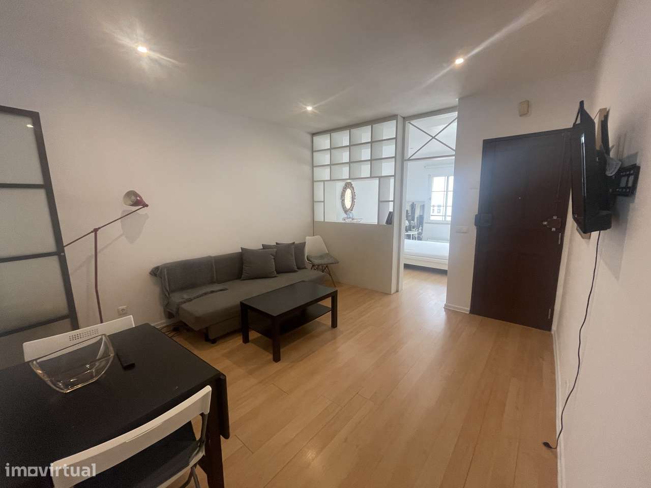 T1 na Graça, Lisboa, com design e luminoso - Grande imagem: 5/17