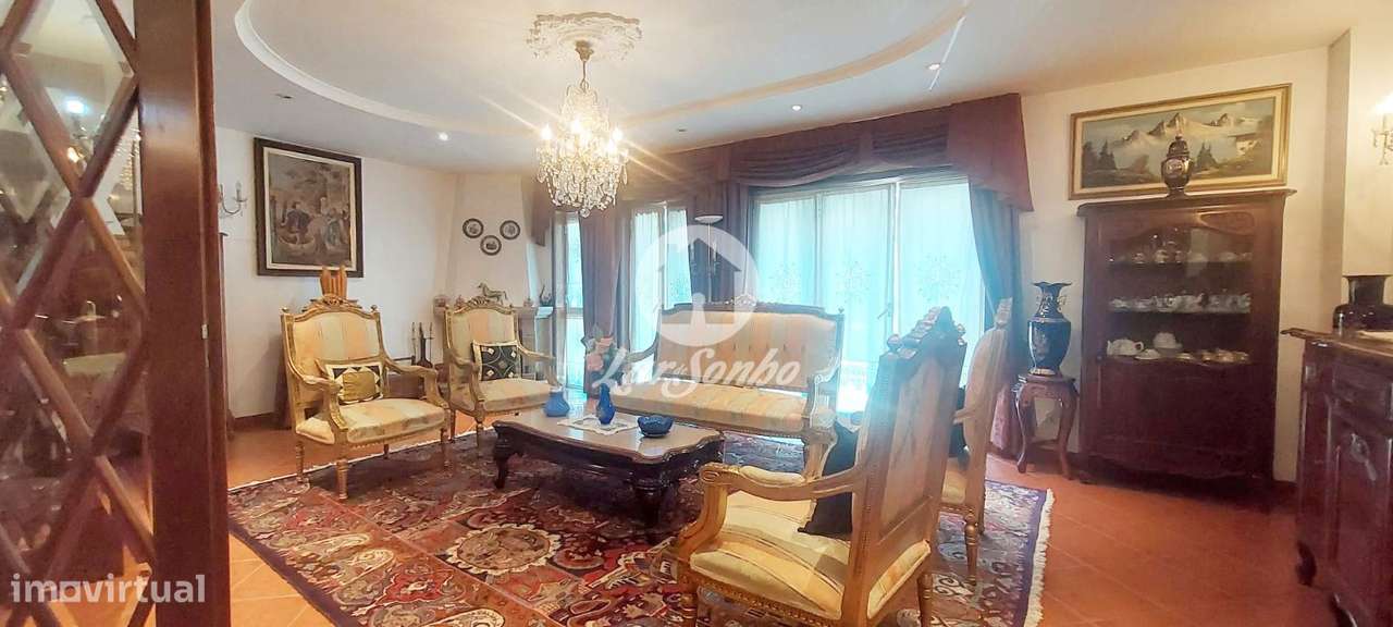 Moradia T4 com loja no R/C no centro da Póvoa de Varzim - Grande imagem: 2/19