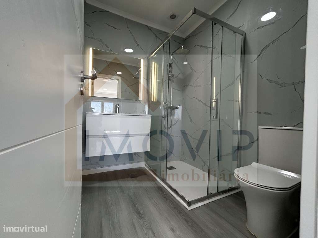 Apartamento T2 Remodelado em Setúbal-11