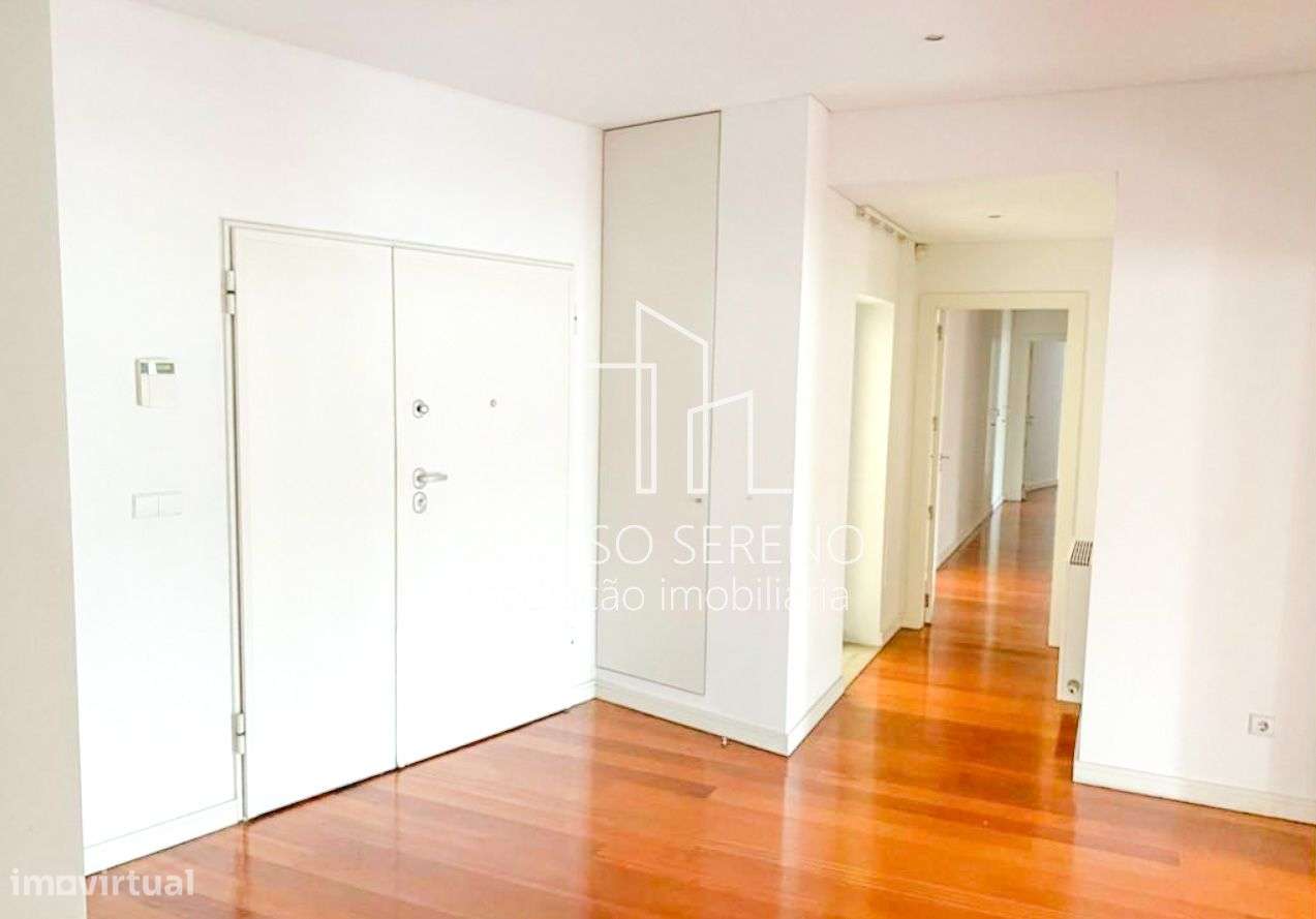 Apartamento T5 Massarelos - Grande imagem: 4/19