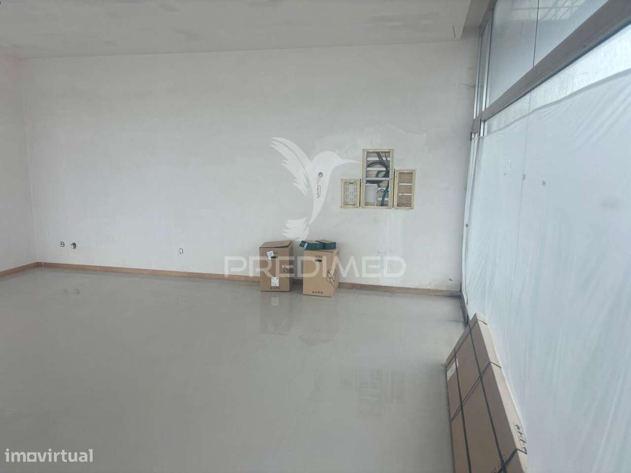 Loja com Potencial para Conversão em Apartamento T0 - Grande imagem: 4/9