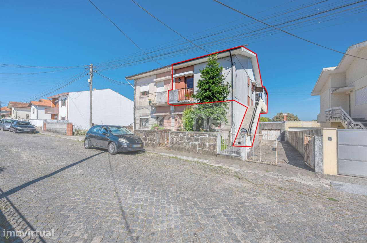 Andar Moradia T2 com logradouro privativo, em Avintes.