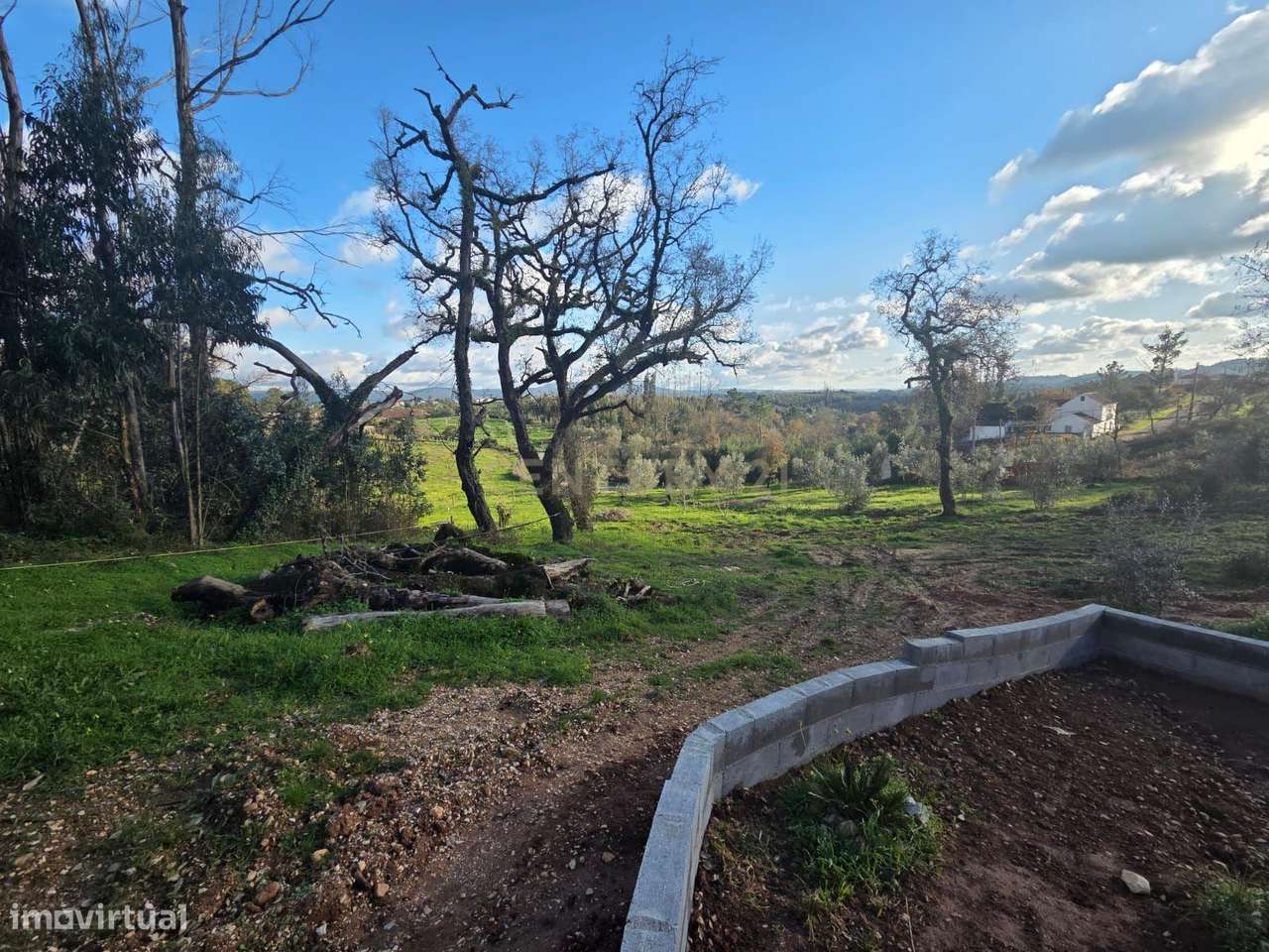 Moradia com Potencial de Ampliação para T4 em Lapa – Pombal.-12