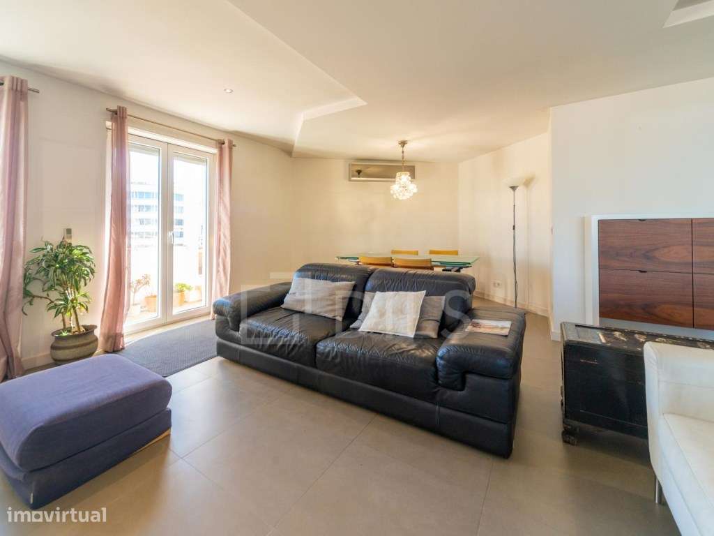 Apartamento T2 com terraço e arrecadação no Areeiro, Alvalade - Grande imagem: 2/29