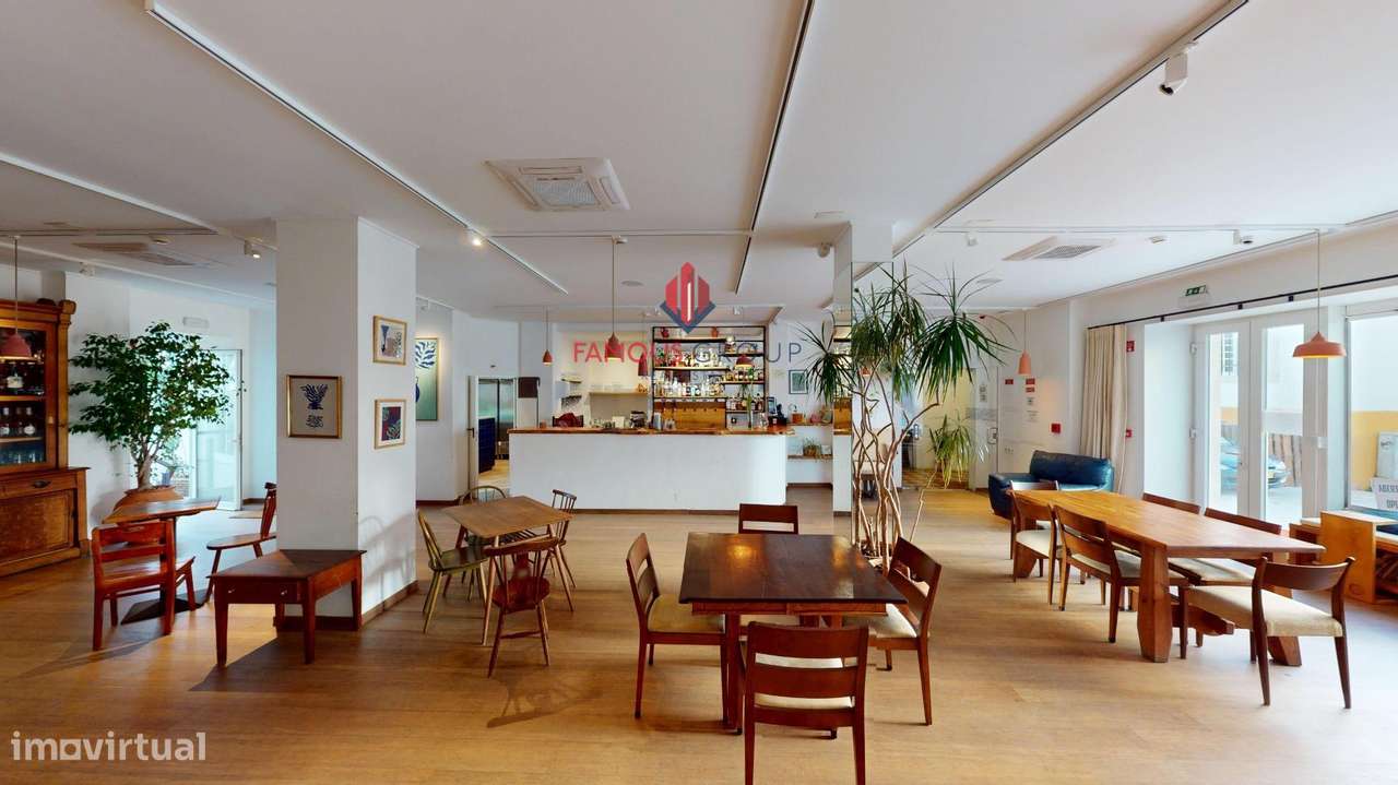 Prédio Histórico com Alojamento Local, Restauração e Espaço...-8