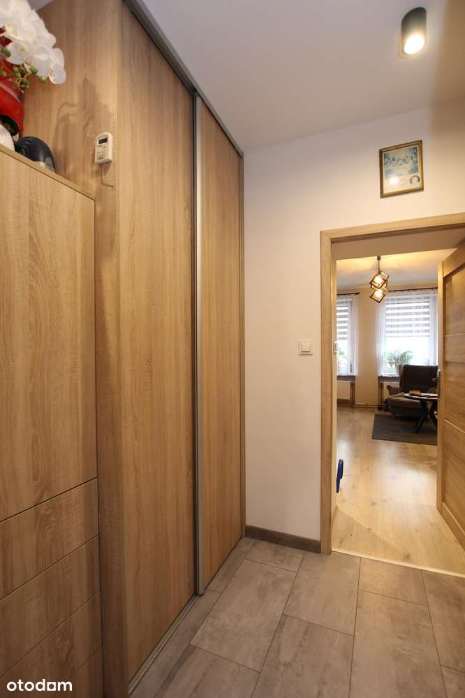 Mieszkanie i budynek po remoncie, parking dla mieszkańców.-11