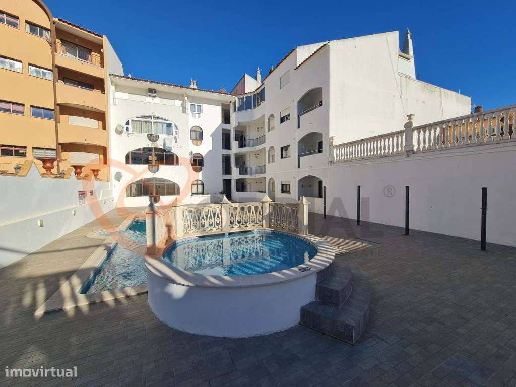 Espaçoso apartamento T1 para venda em Albufeira com piscina-11