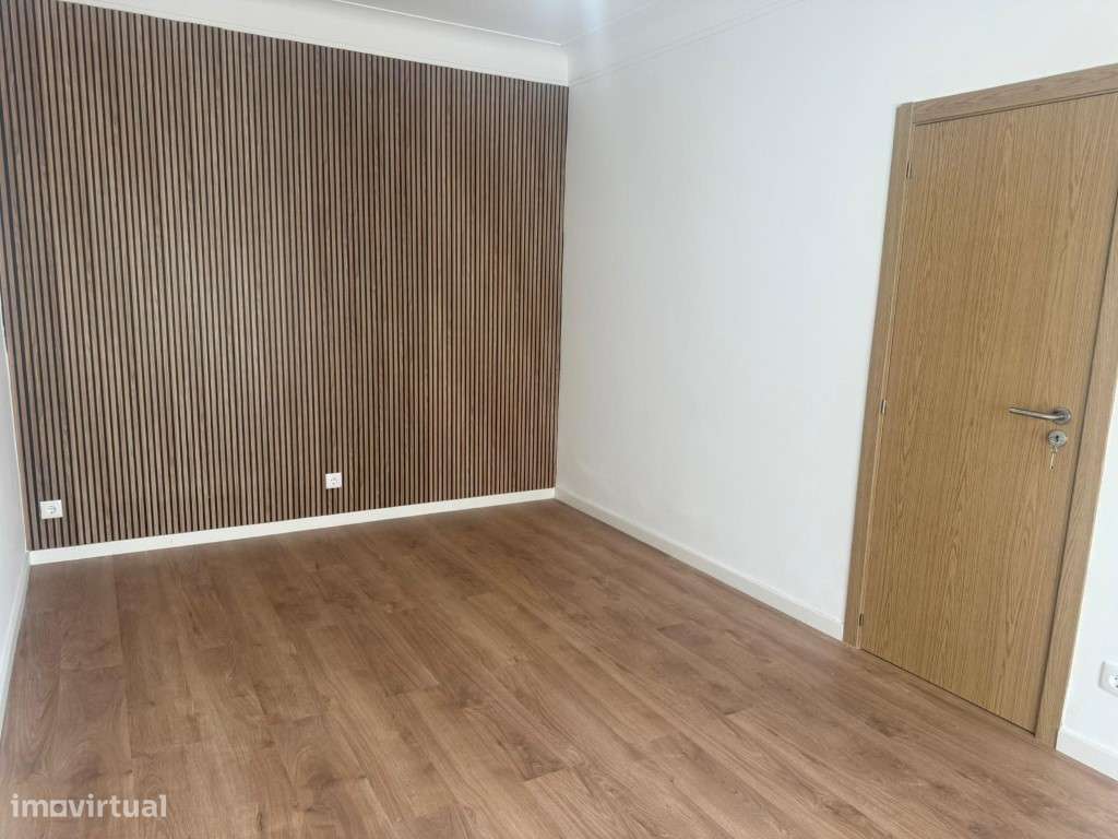 Apartamento T2 totalmente remodelado, com excelente área exterior -...-10