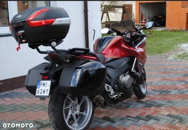 Honda VFR - 3