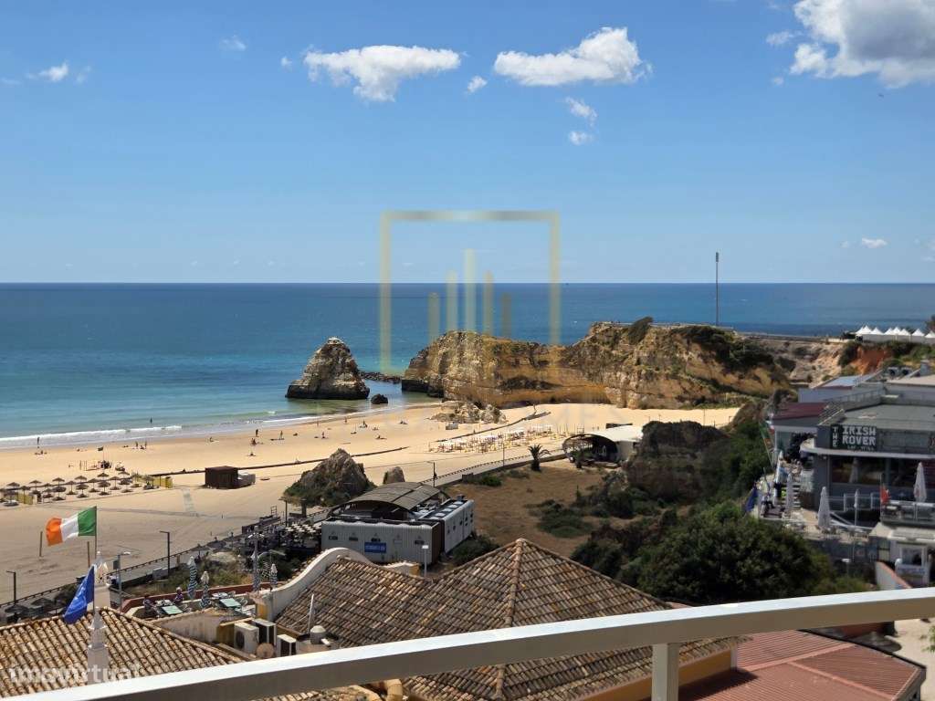 T2 renovado com vista deslumbrante para o areal da Praia da Rocha, ...-18